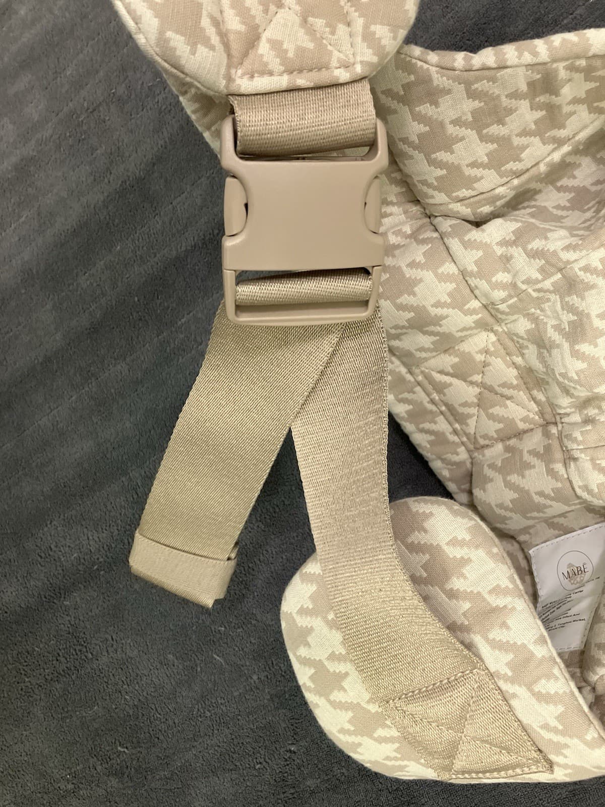 MABĒ The Monarch Baby Carrier Houndstooth Beige Brown Tan Hip - 3 positions 6