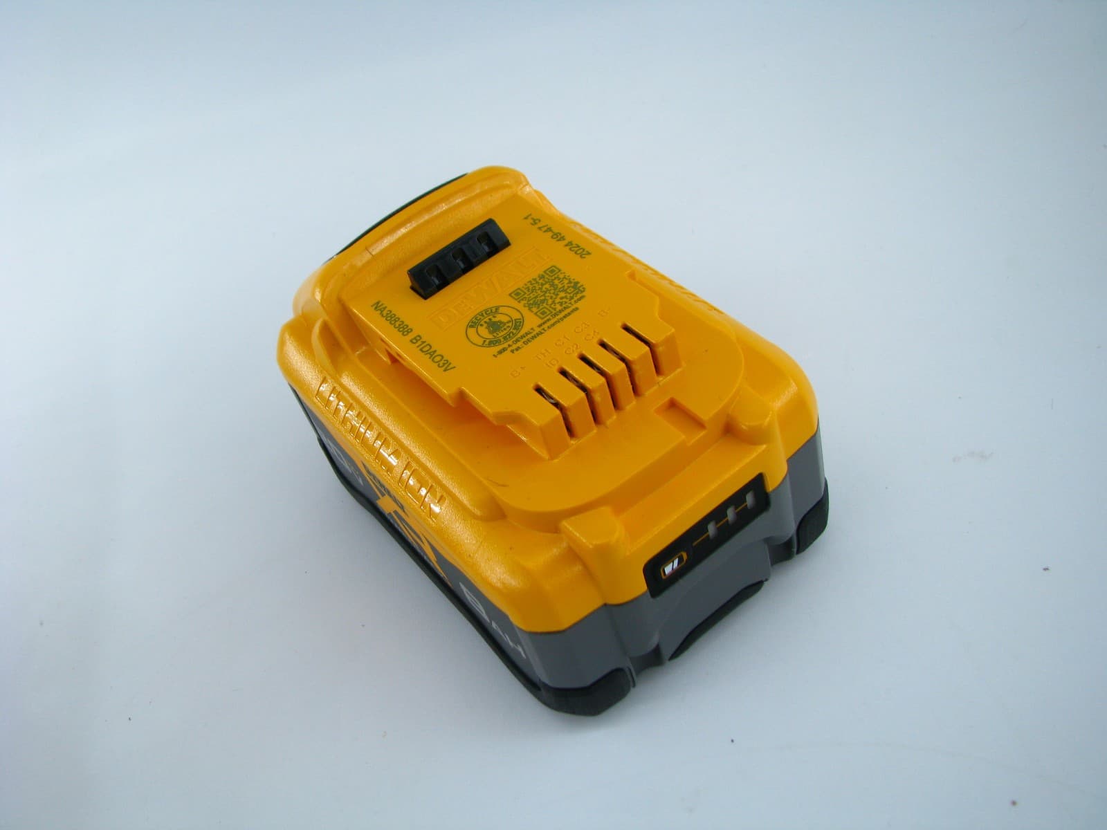 NEW DeWalt DCB2108 20V XR Li-Ion POWERPACK Battery 8Ah 20 Volt max power pack 2