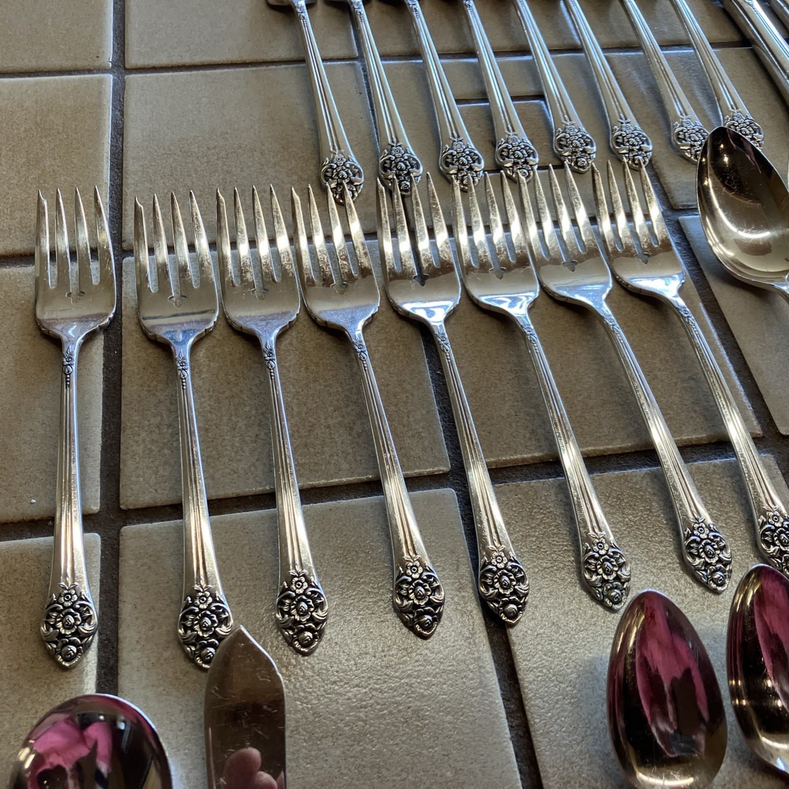 1881 ROGERS ONEIDA PLANTATION  42 PC SET SILVERPLATED FLATWARE SVC/8 4