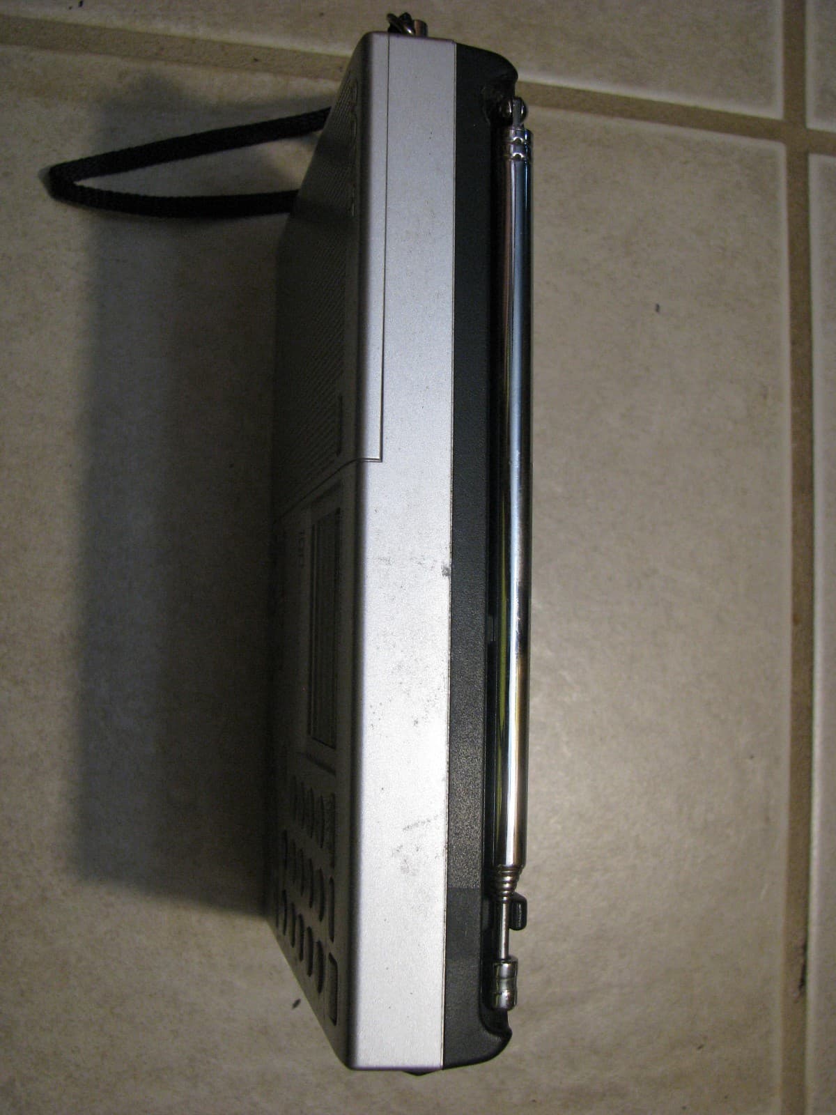 Sony ICF-SW7600GR PLL Synthesized Receiver FM-Stereo/SW/MW/LW Tested 2