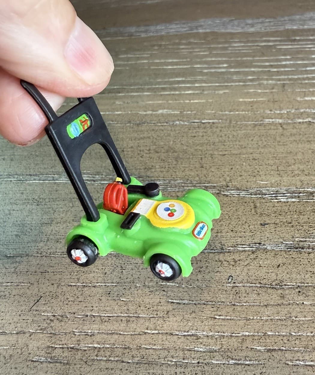 Miniverse Mini Little Tikes Gas 'n Go Mower Tiny Dollhouse Miniature Mower 2