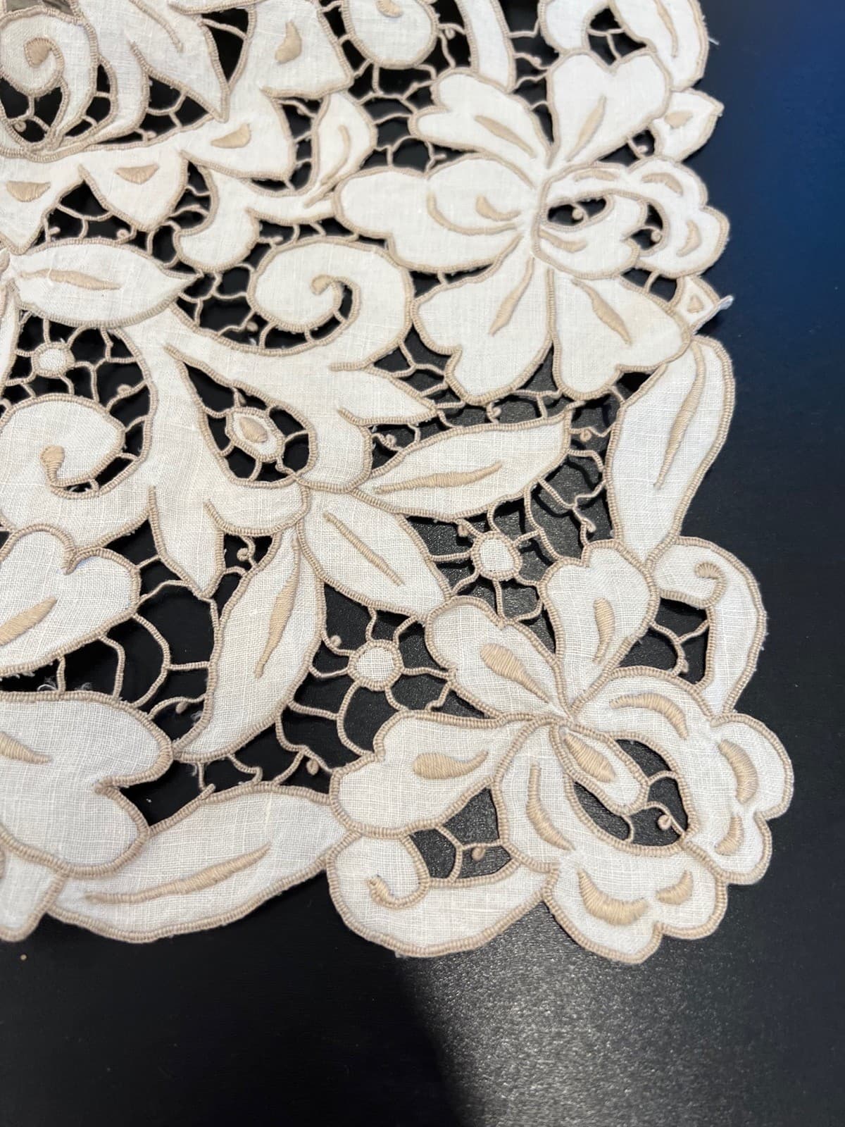 ANTIQUE LINENS - LOT # 16 , MADEIRA TABLE RUNNER 3