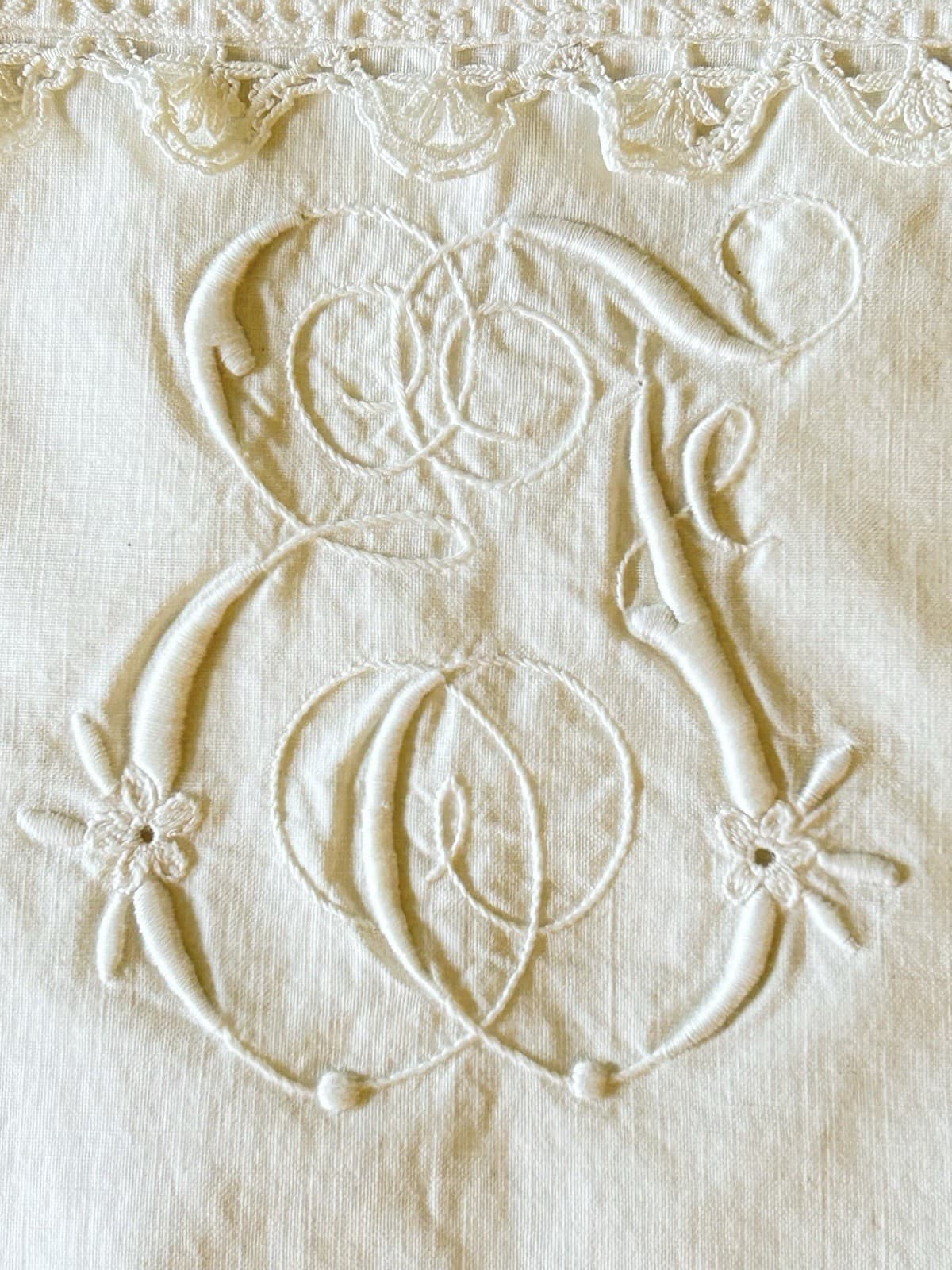 Vintage European Handmade Pillow Shams Lace & Monogram Pair 30x32 White Lovely!! 4