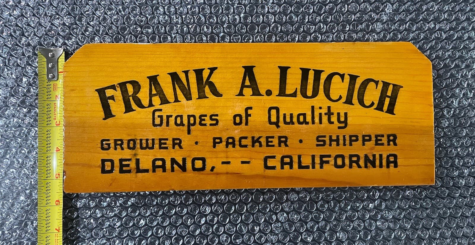 FRANK LUCICH GRAPES OF QUALITY Wood Crate Sign! Grower Packer Shipper Delano CA  5