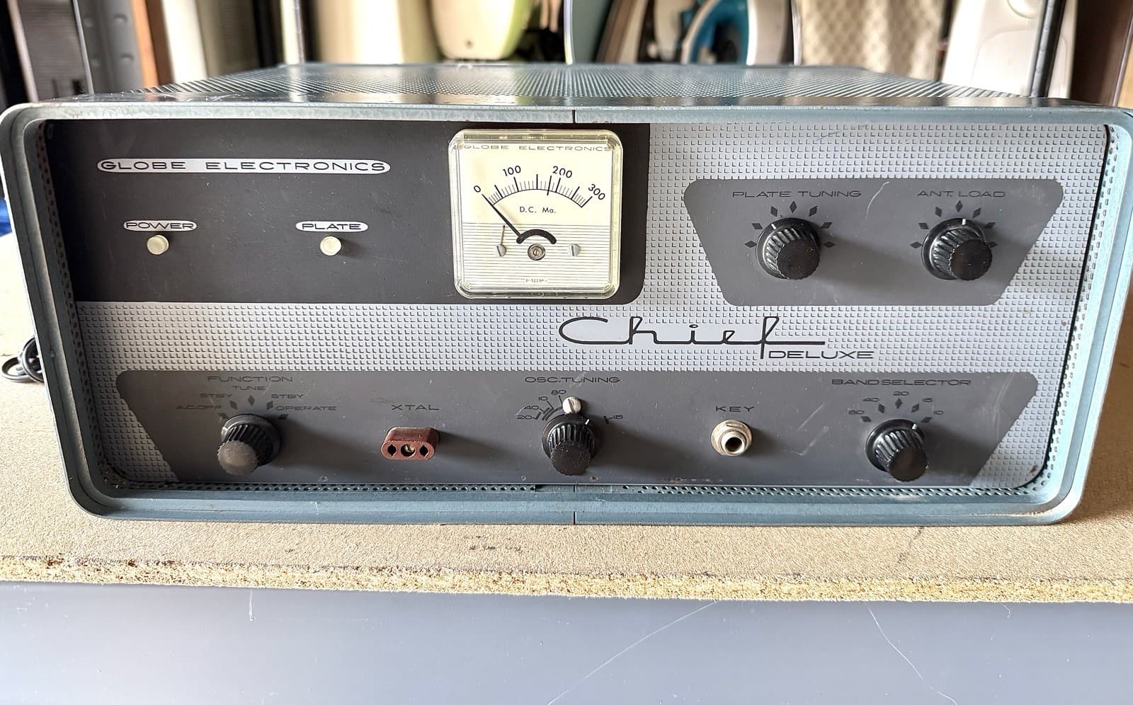 GLOBE ELECTRONICS CHIEF DELUXE Tube Transmitter