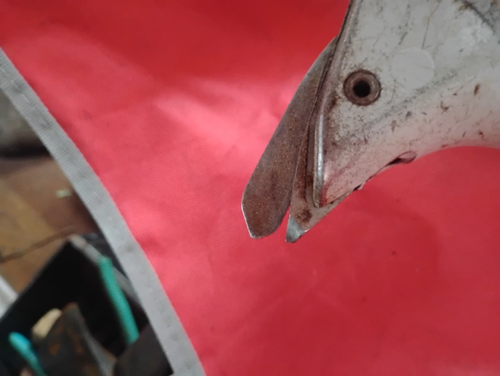 DEWALT 20V MAX DCS491 Cordless 18-Gauge Swivel Head Shears (Tool Only) 3