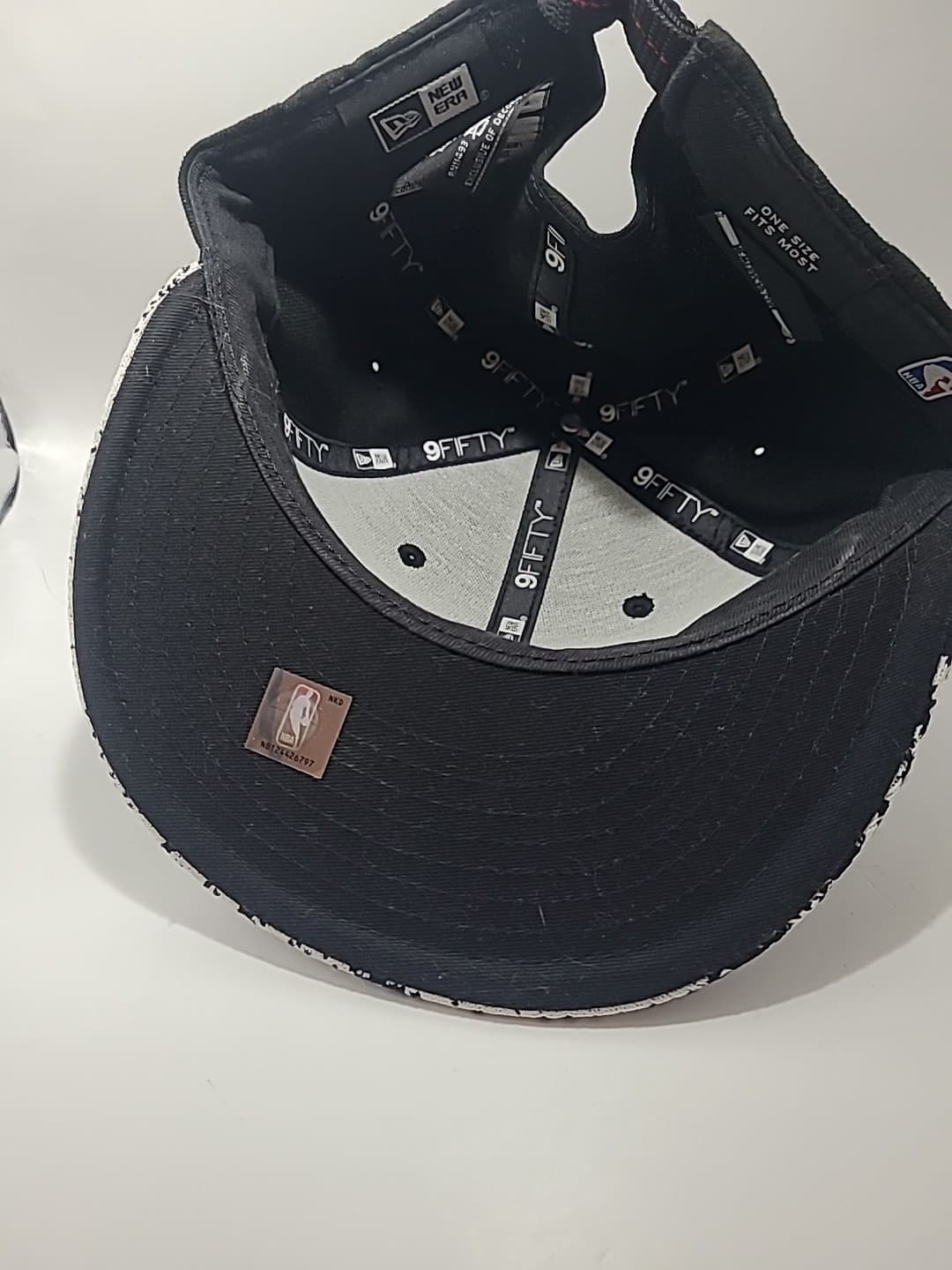 New Era 9Fifty Chicago Bulls Glow In The Dark Hat One Size 4