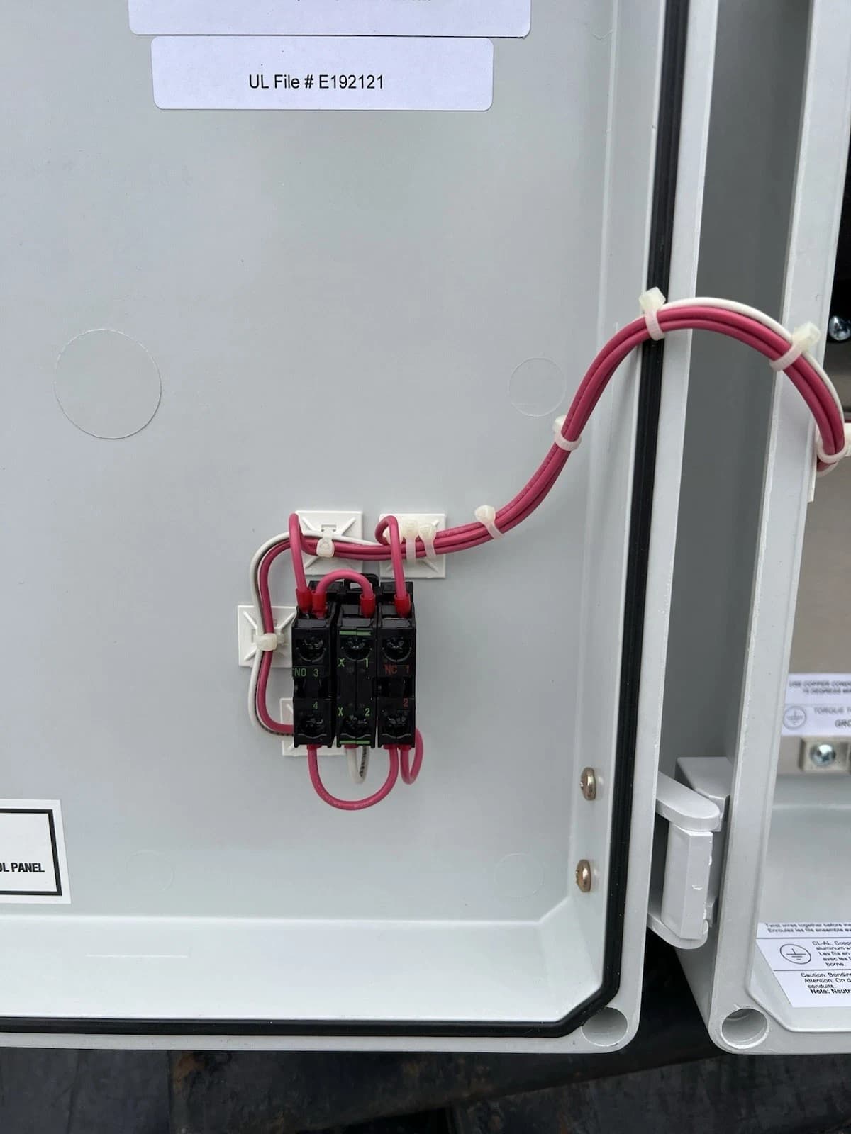 Vynckier Enclosure Motor Starter W/ Start/stop Switch,  3 HP at 230V, 5 HP@460v 3