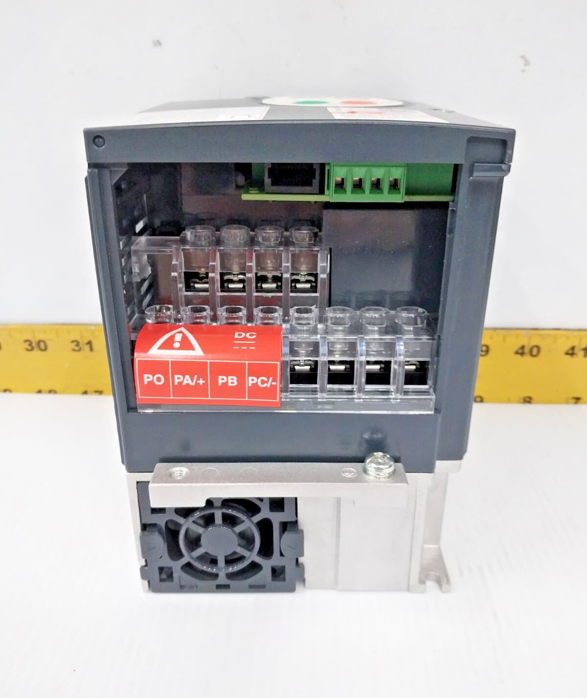 NEW SCHNEIDER 3 HP AC VFD VARIABLE SPEED DRIVE 2.2kW 480 VAC  ATV212HU22N4 4