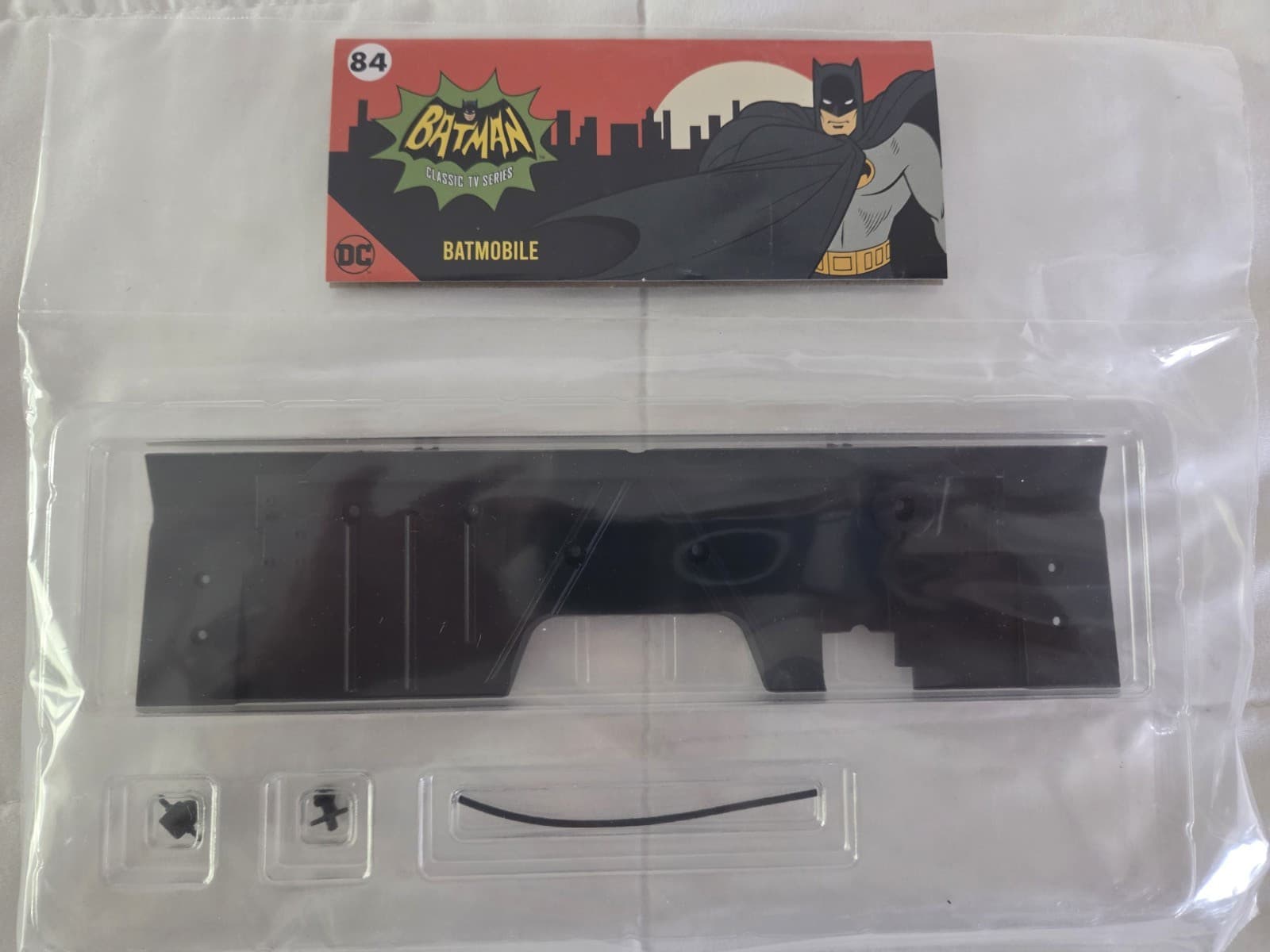 Fanhome Build The 1966 Batmobile TV Batman Car 1/8 Scale Model Kit Issue 84