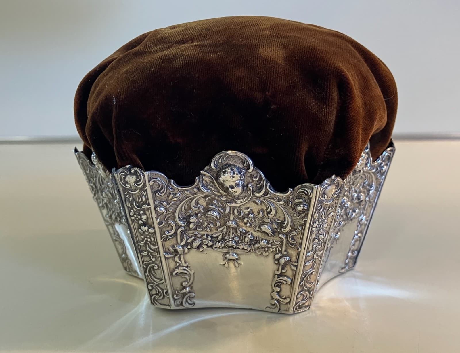 ANTIQUE 1897 LRG STERLING SILVER CHERUB REPOUSSE PIN CUSHION LONDON CROWN SHAPE 5