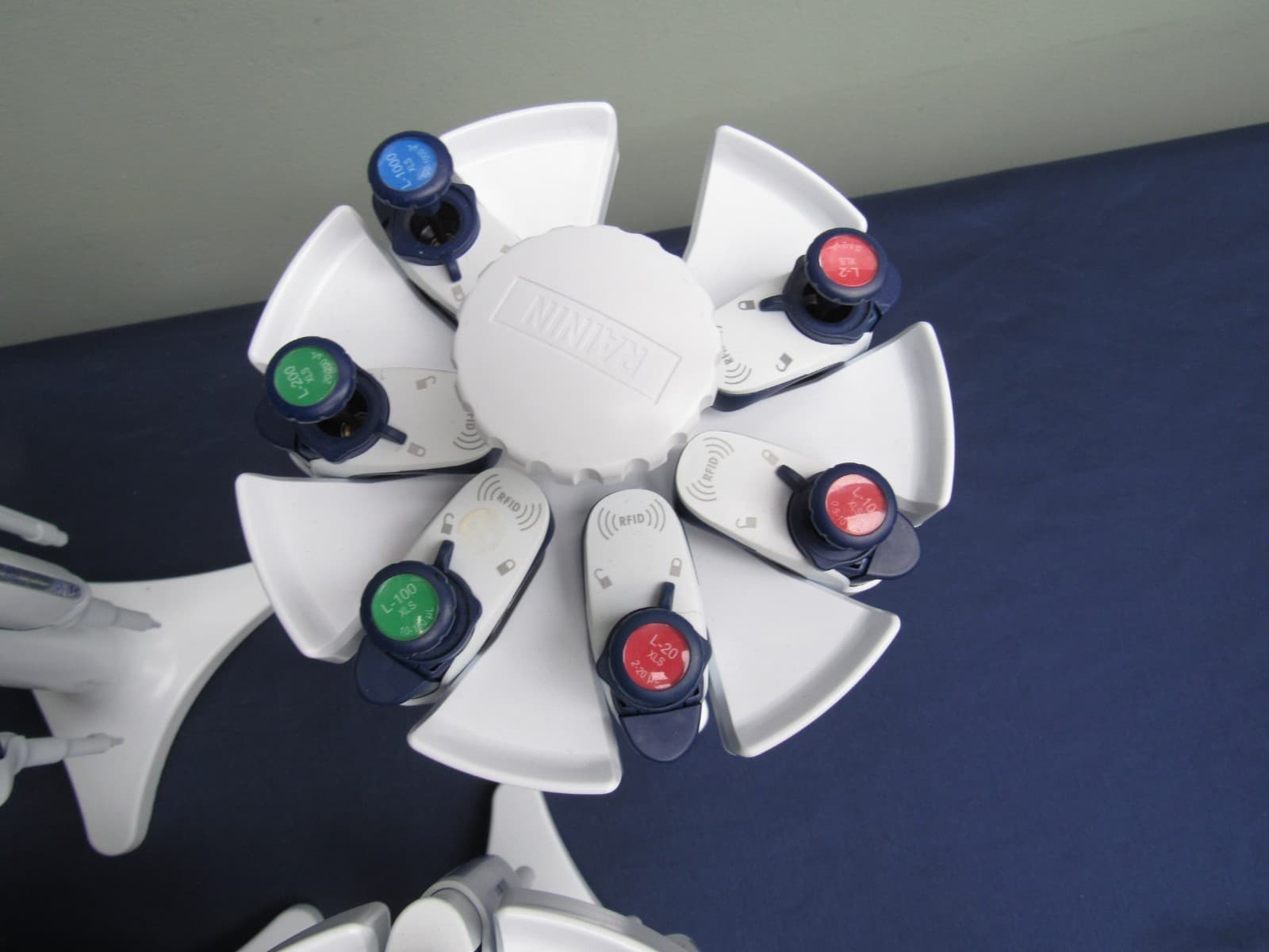 Rainin Pipet Lite XLS LTS Set Of 6 (L2, L10, L20, L100, L200, And L1000) w/stand 6