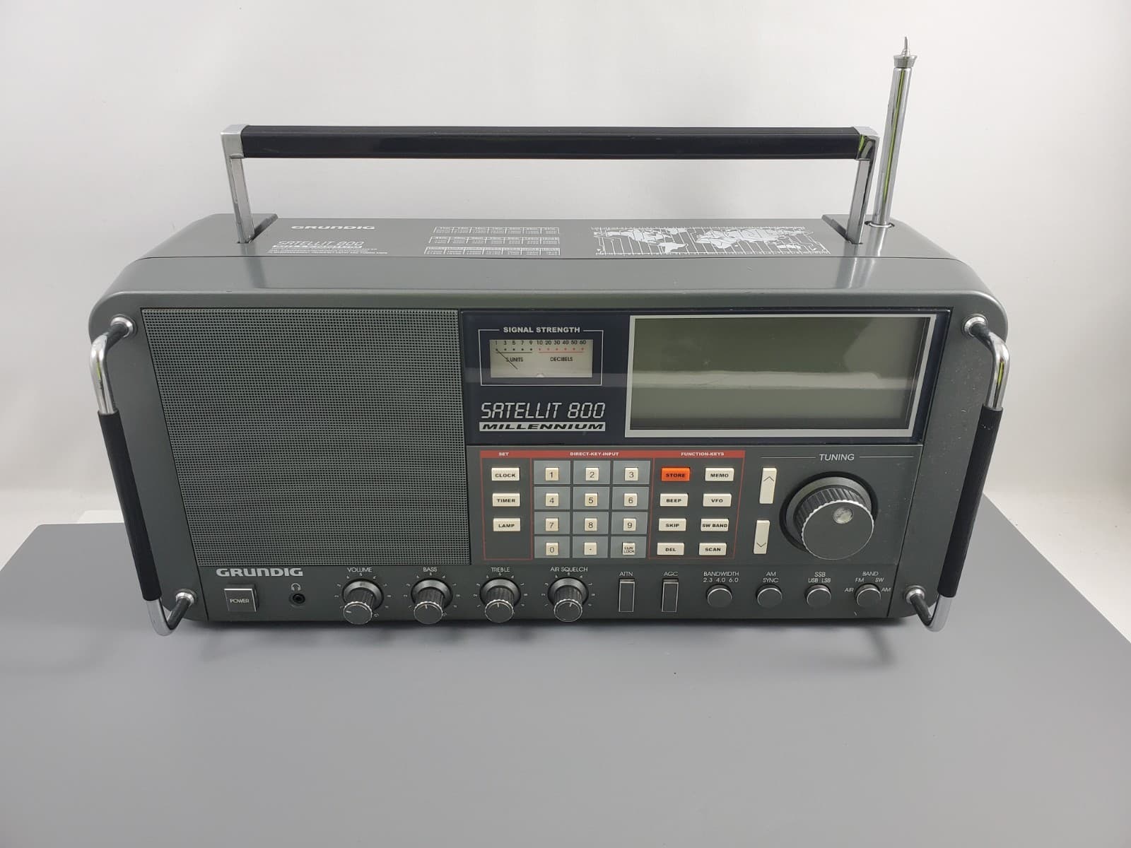 Grundig Satellit 800 Millennium Shortwave AM FM Radio Receiver