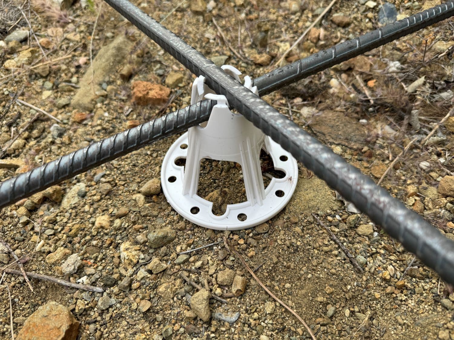 Sandbaggy Plastic Rebar Chairs - Elevates Rebar 2.5" or  3" - Rebar #3 to #5