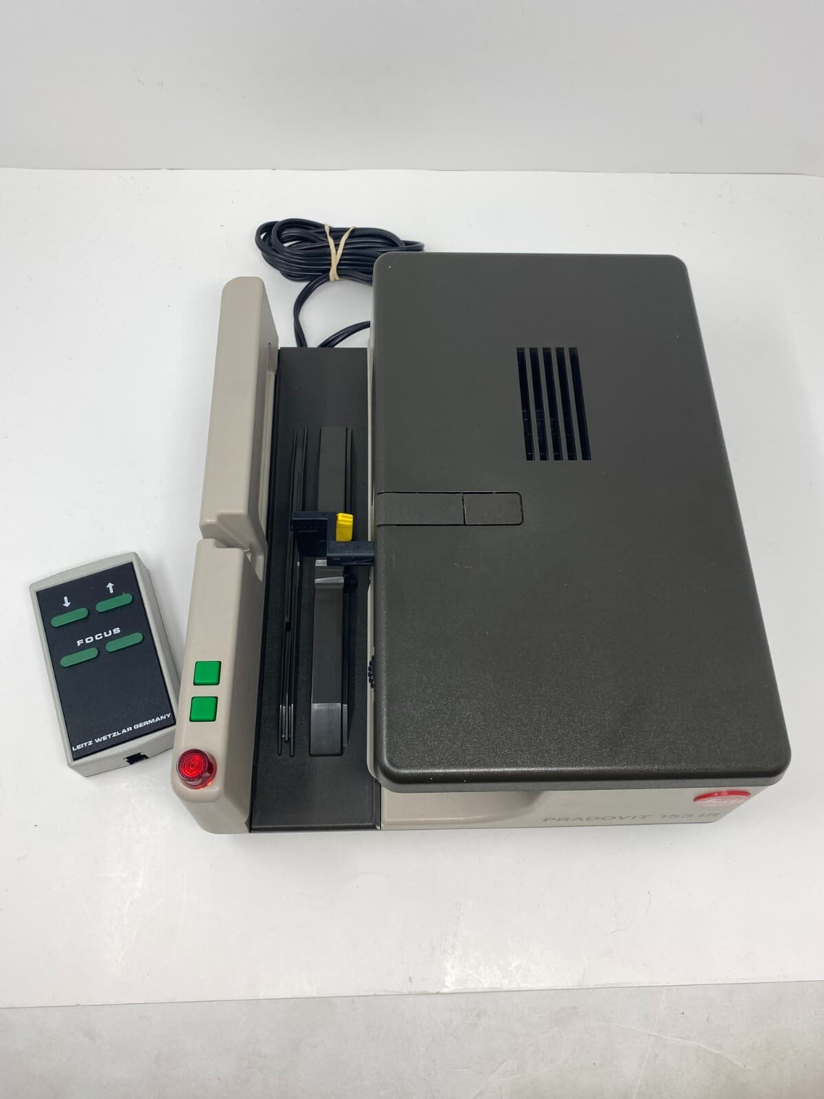 Pradovit 153 IR Projector with Remote Control 2