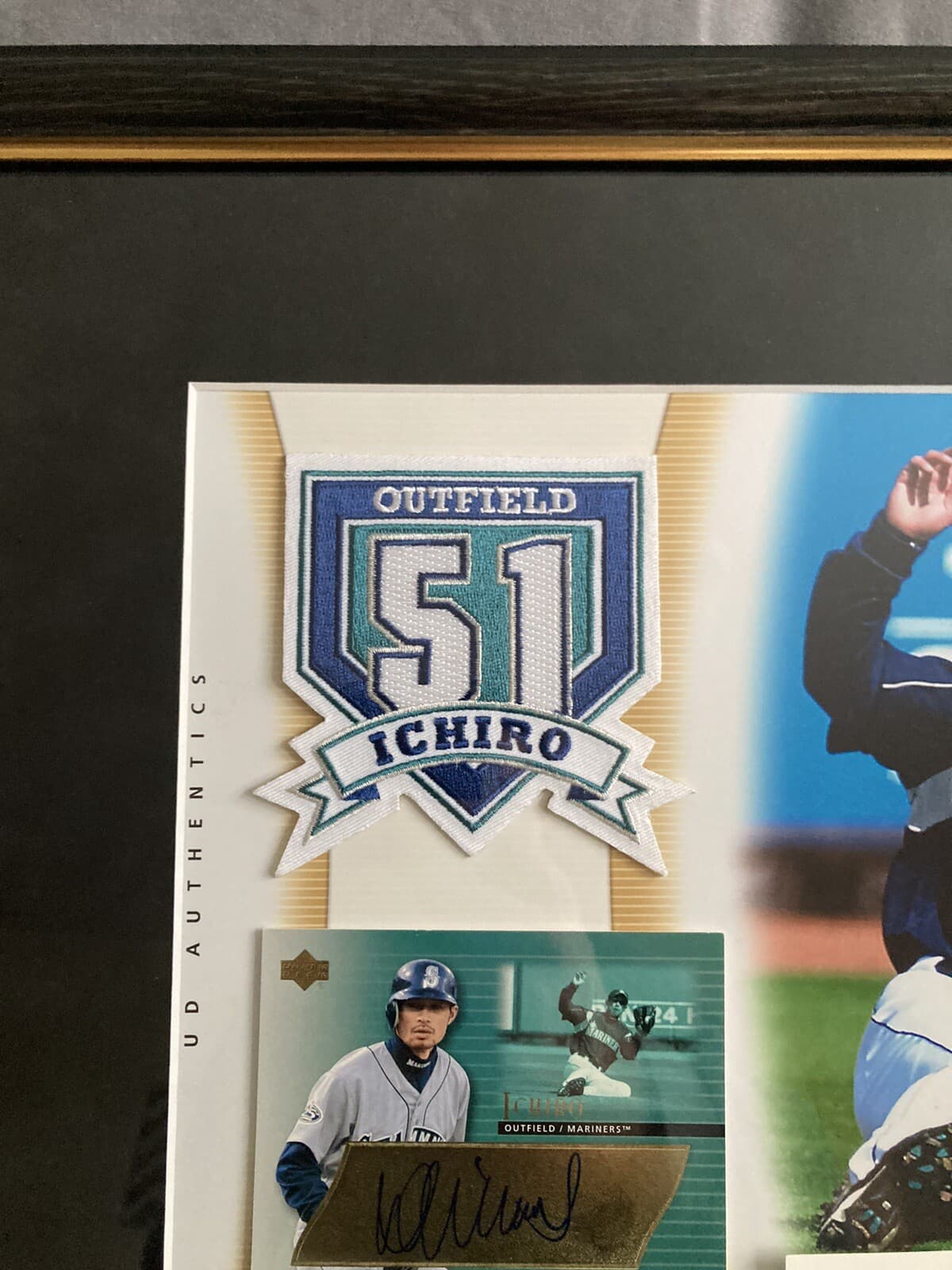 ICHIRO 2003 Upper Deck Authentics Framed 11X14 Autograph Photo #44/75 MARINERS 5