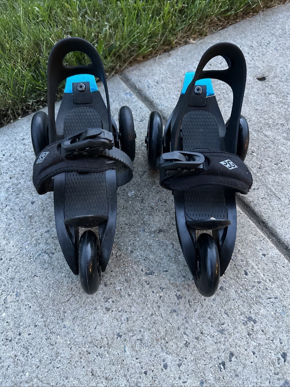 Cardiff Skate Co Model S2 Skate Away Adjustable Step Strap Skates  EUC!