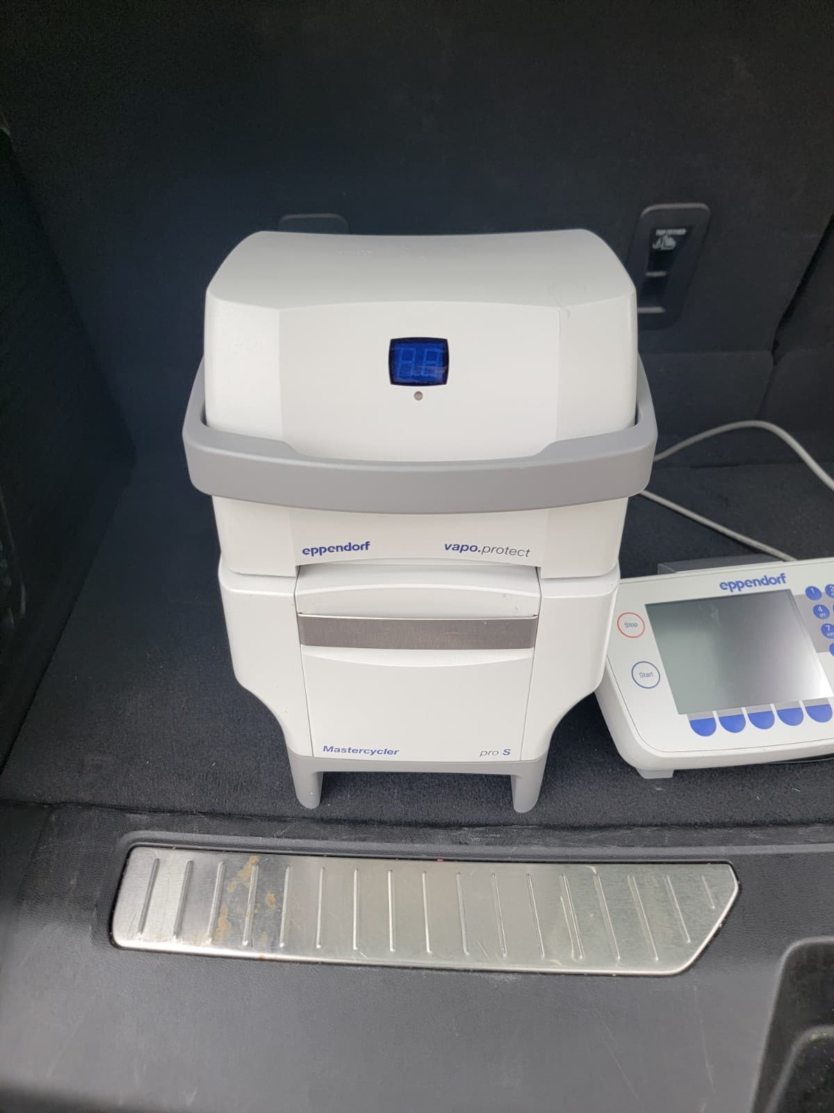 Eppendorf Mastercycler Thermal Cycler vapo.protect 6325 w/ Controller 6320 2