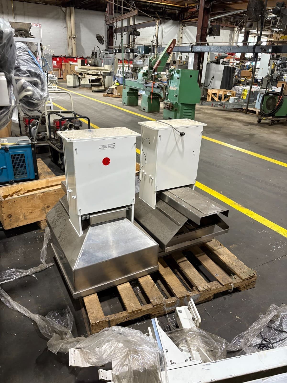 SANKI 24"X24" BULK HOPPER FOR VIBRATORY FEEDER w/OUT BASE