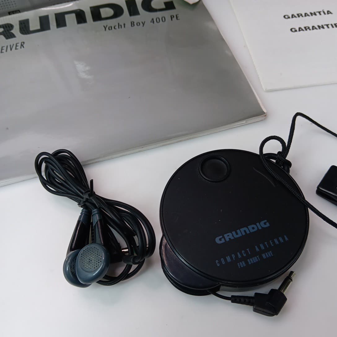Grundig Yacht Boy 400 World Receiver AM/FM Shortwave Radio Bundle-Good Cond. 2