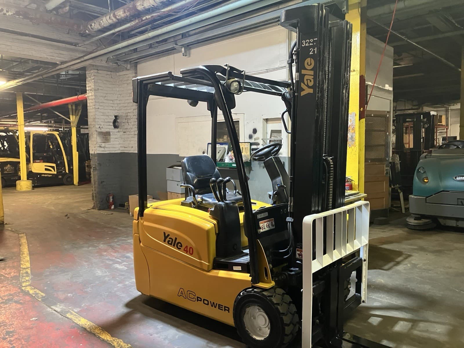 2019 Yale 4000 LB Forklift With Side Shift and Triple Mast ERP040 2
