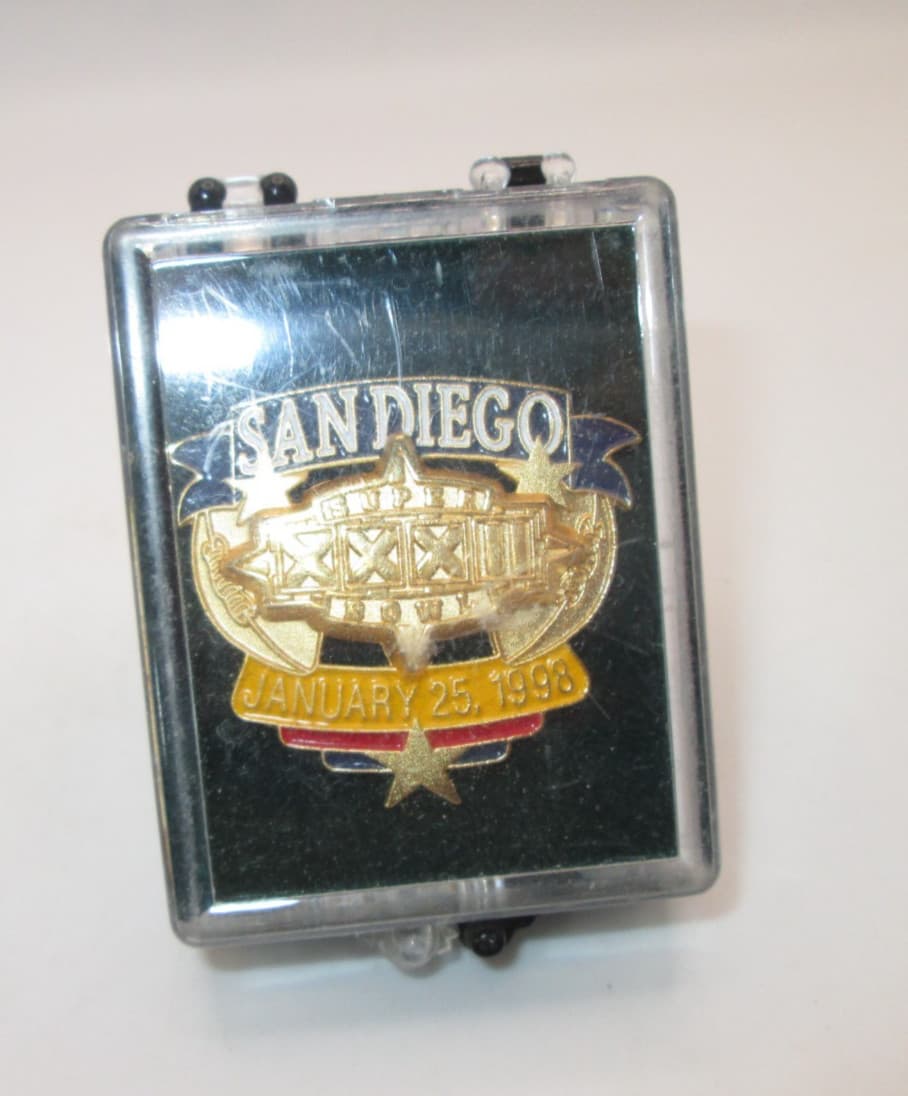 SUPER BOWL XXXII, January 25, 1998, San Diego Pin & Case 2