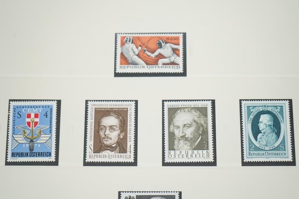 AUSTRIA 1974-1986 COLLECTION OF 400 STAMPS MINT & USED STORED IN SAFE ALBUM 2