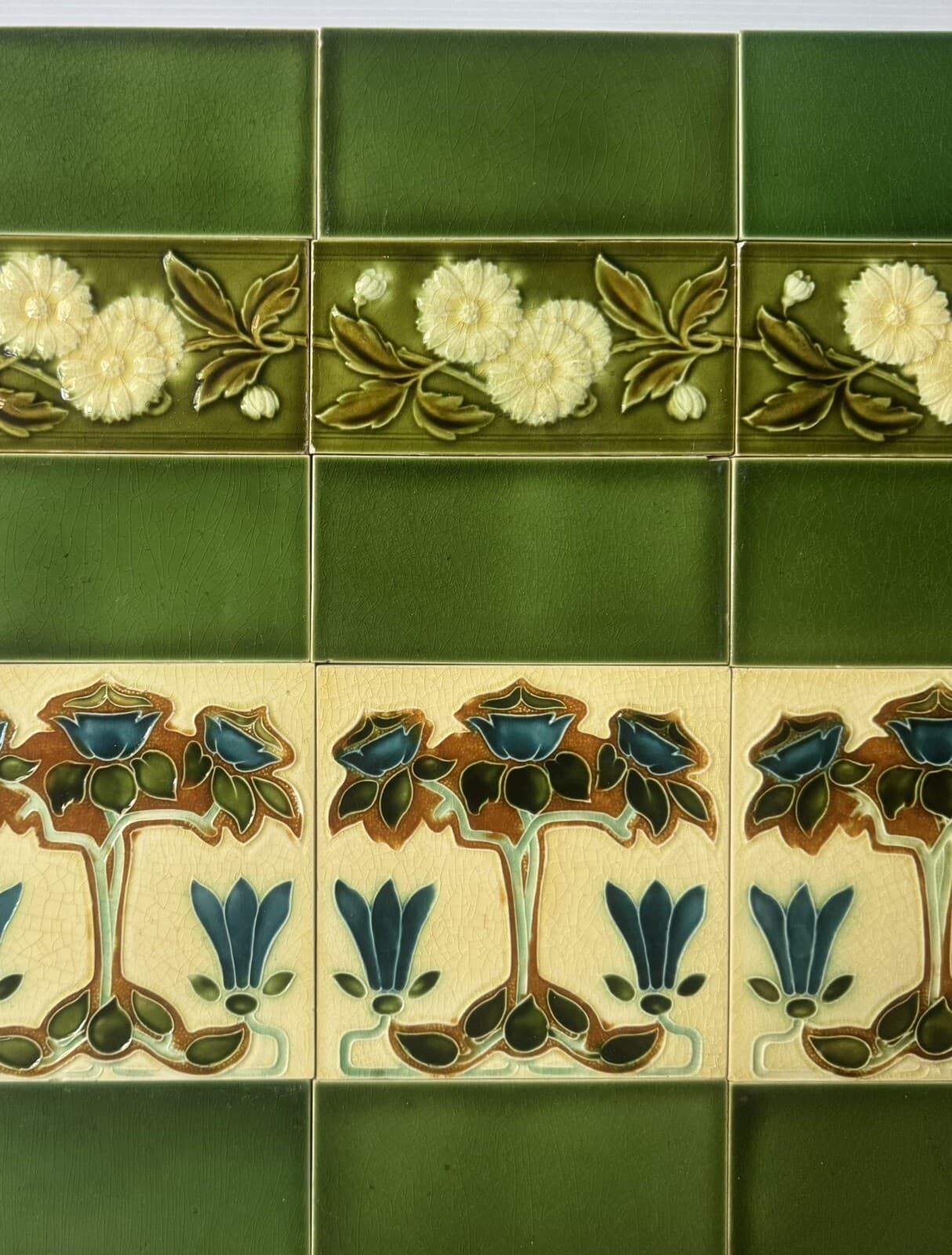 28 ENGLAND -  ANTIQUE ART NOUVEAU MAJOLICA TILE c1900 2