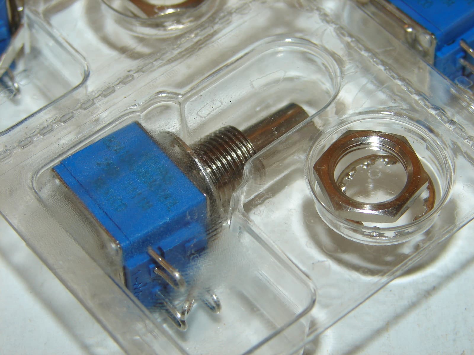 BOURNS 82A1D-A24-BA0/187L 250K OHM POTENTIOMETER ROTARY ***NIB***