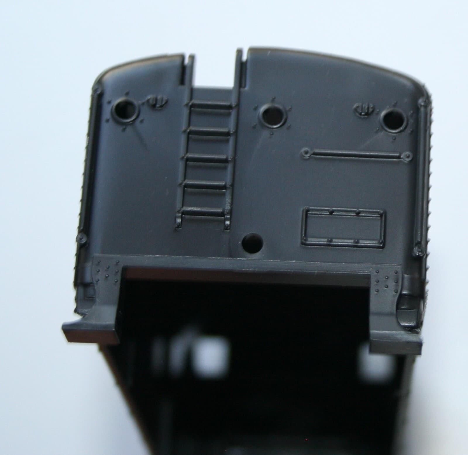 LIONEL 2046 2671 TENDER SHELL UNPAINTED WITH BACK UP LIGHT HOLES BRAND NEW 5