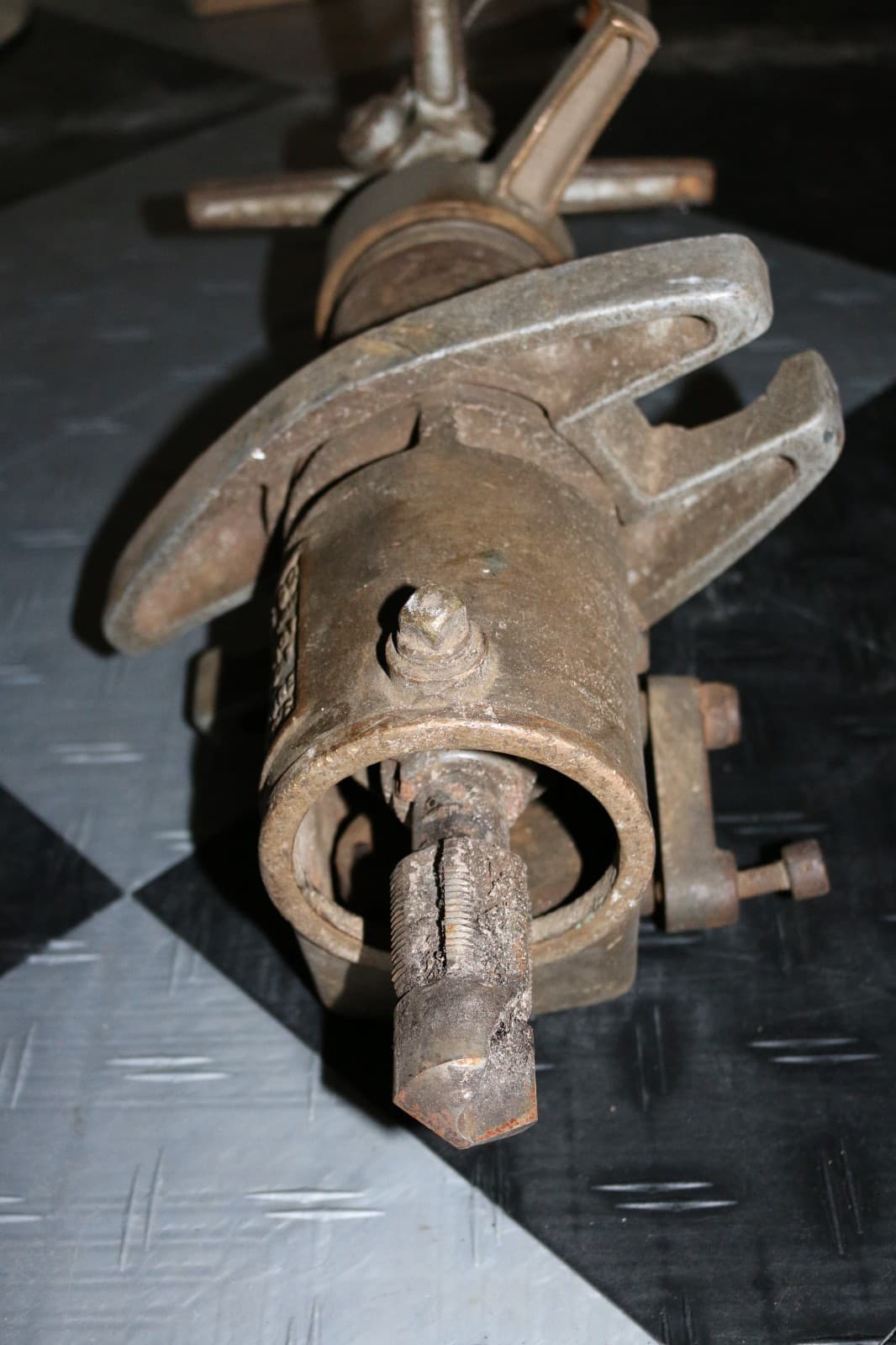 Mueller B-101 model no. 1 tap tapping tool gas lines water pipe drilling machine 3