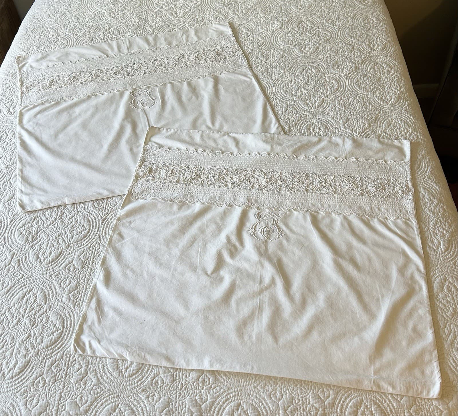 Vintage European Handmade Pillow Shams Lace & Monogram Pair 30x32 White Lovely!! 2