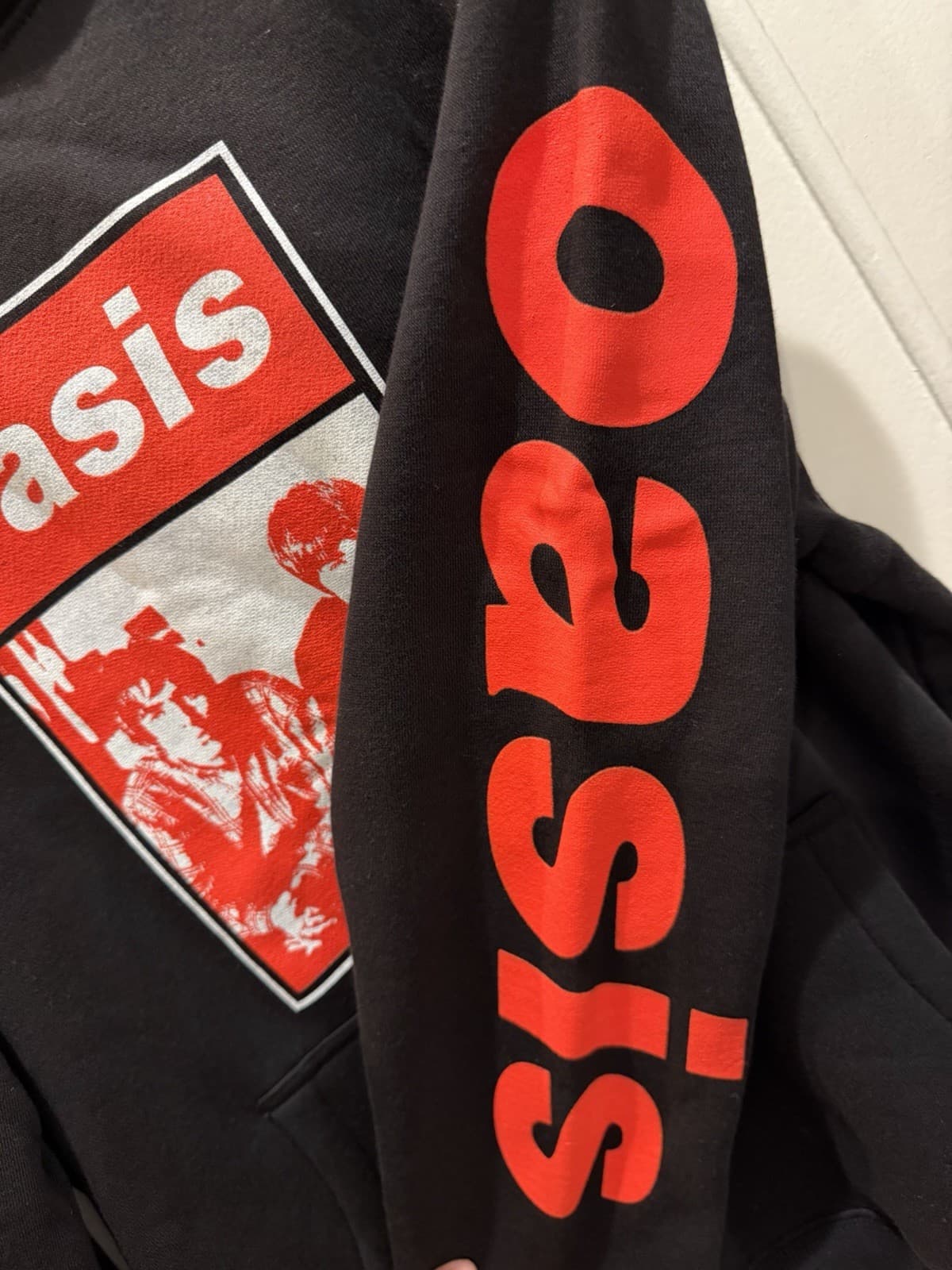 NEW OASIS Live '25 Wonderwall Red Photo Hoodie Black Size Small 3