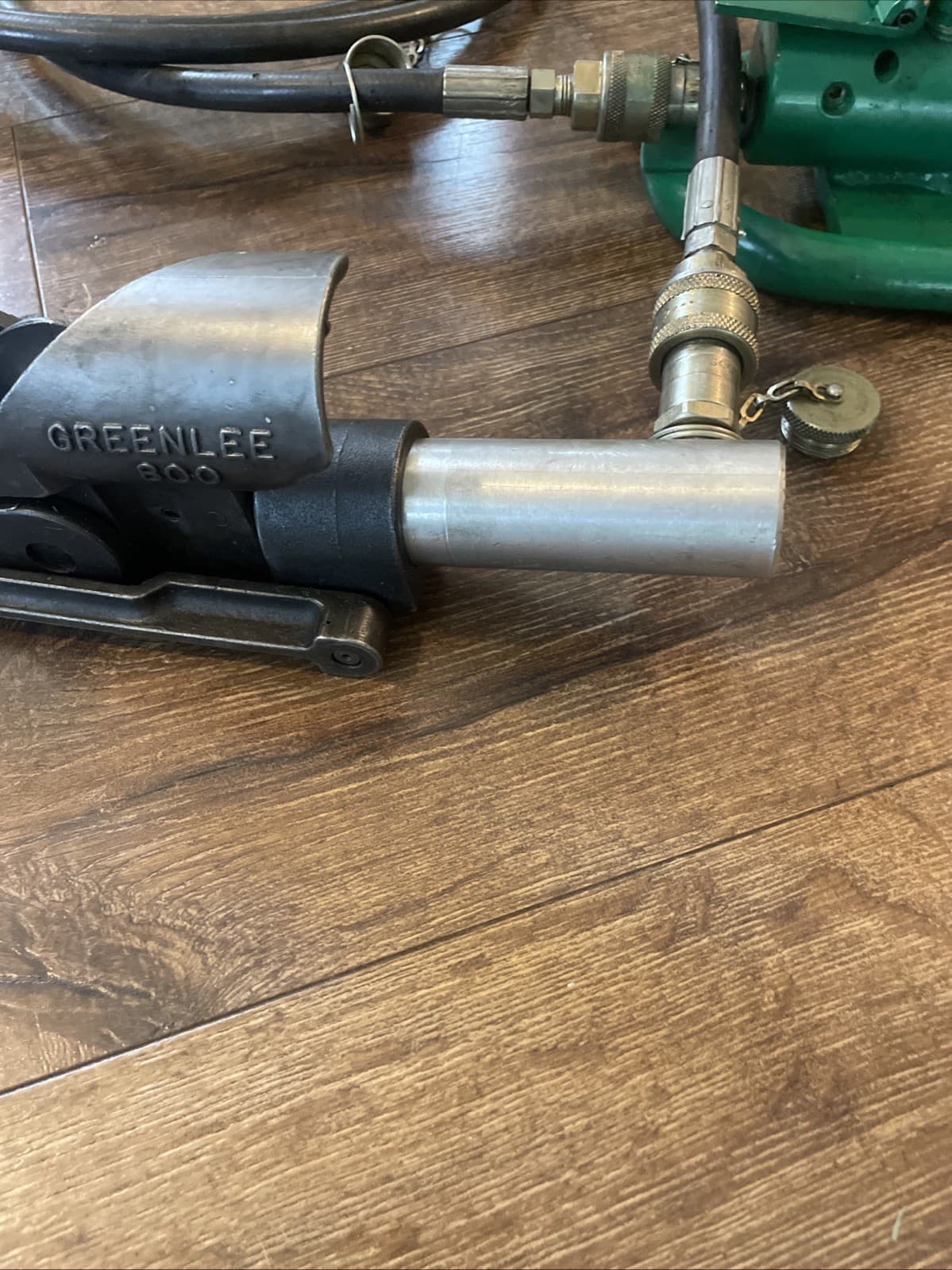 Greenlee 800 Hydraulic cable bender With 1725 foot pump 350 MCM - 1000 MCM 3