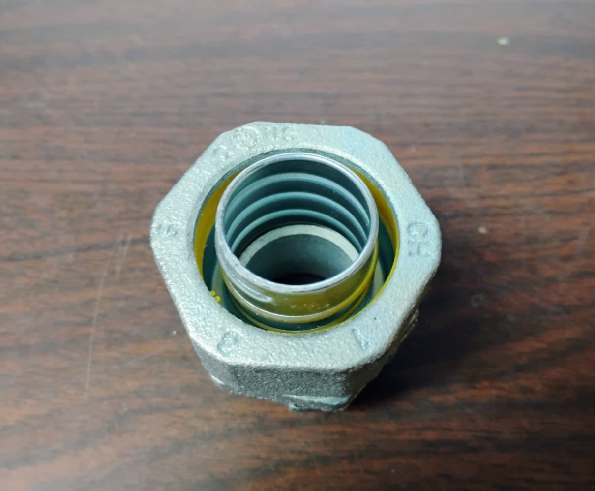 EATON LT100 1" LIQUID-TIGHT STRAIGHT CONNECTORS MALLEABLE IRON NEW BOX OF 5 EACH 3