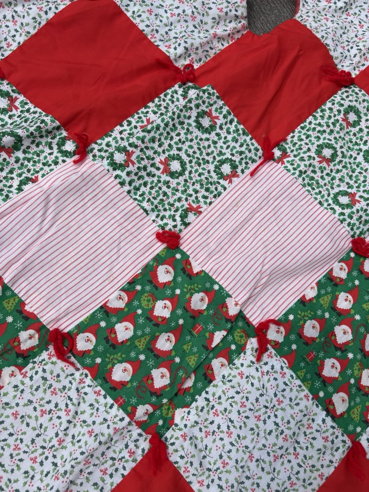 Vintage 54 Inch Quilted Patchwork Christmas Tree Skirt Kitsch Yarn Tied EUC 6