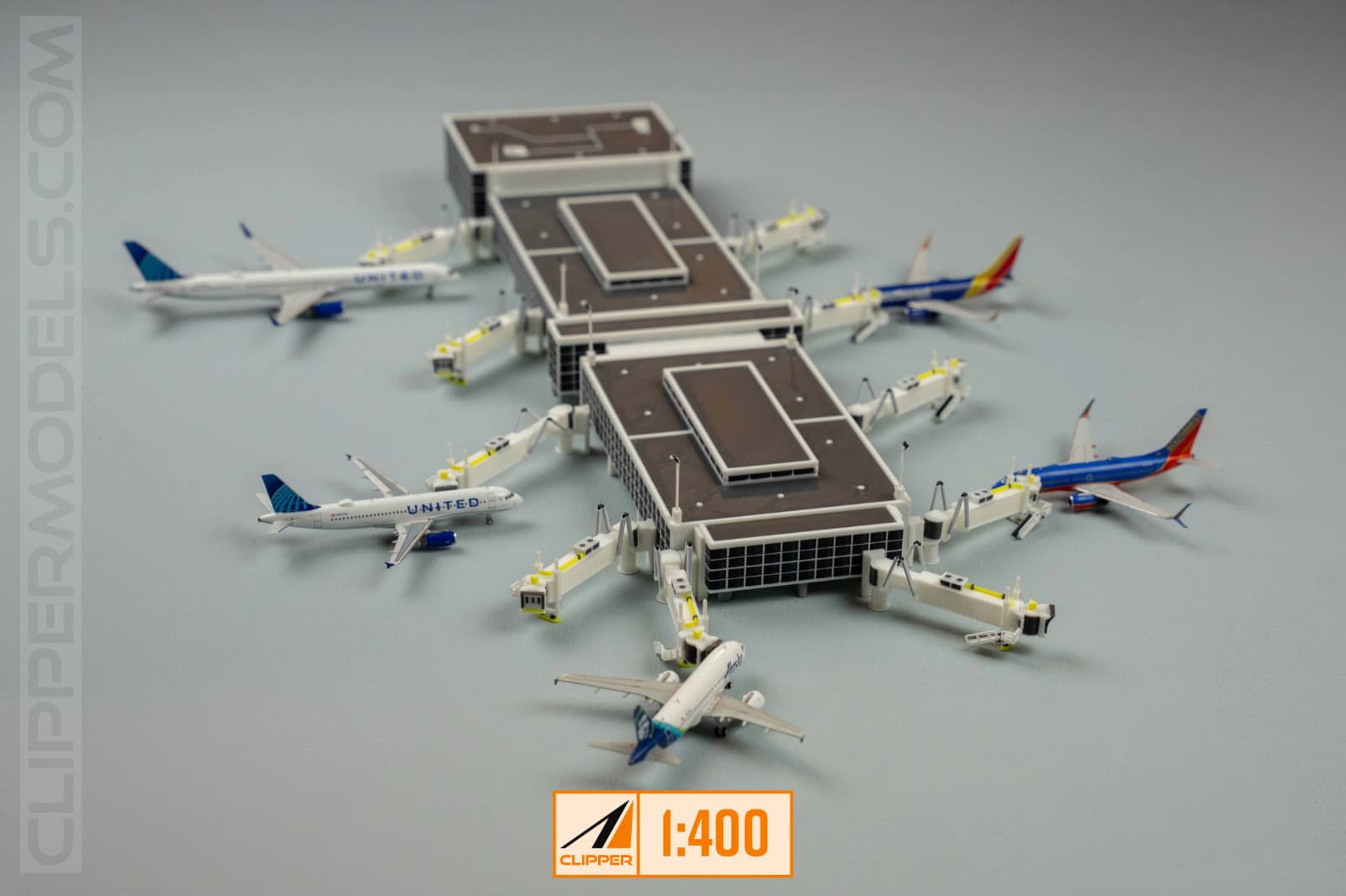 1:400 Model Airport Terminal/ Concourse V2 | Clipper Models 2