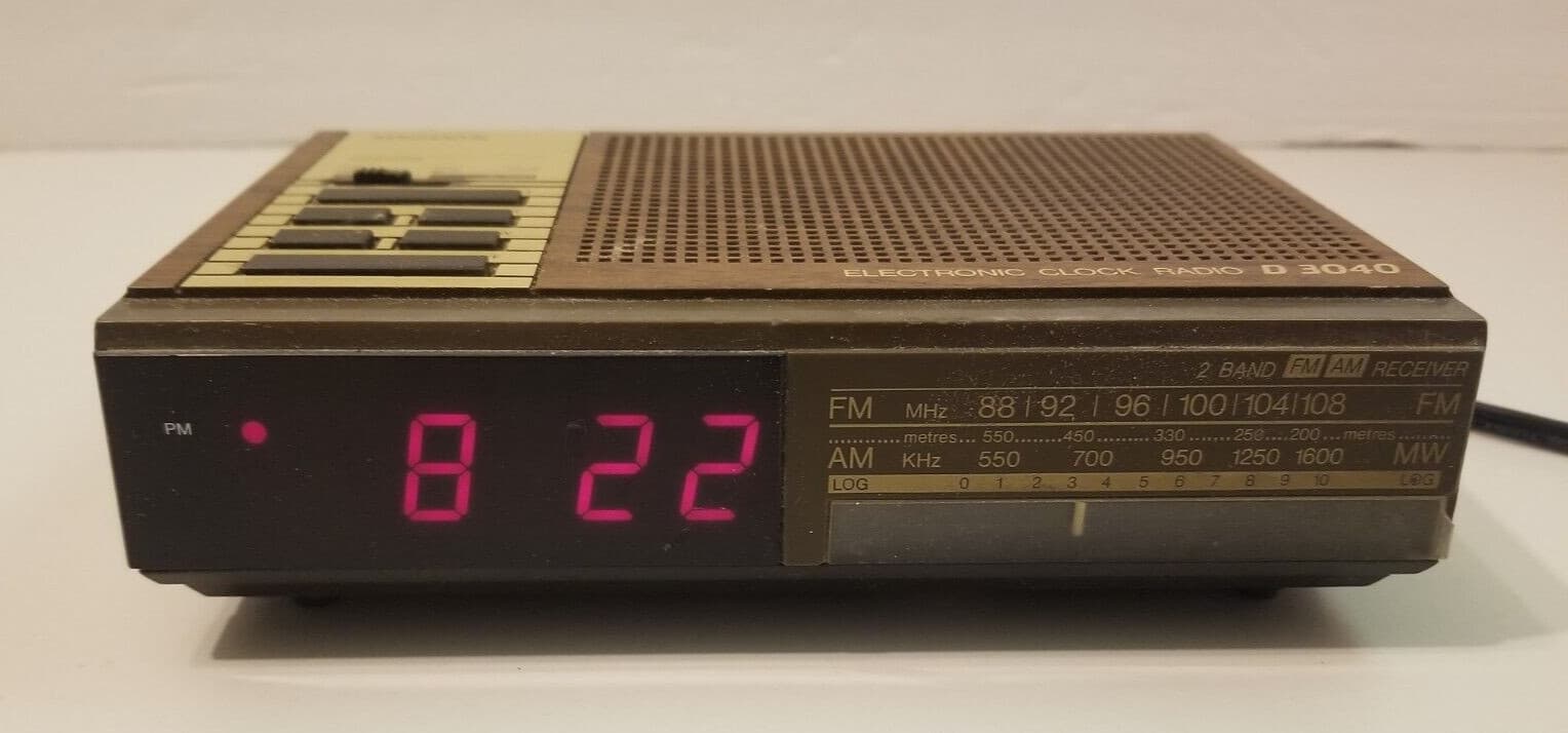 Magnavox Electronic Clock AM / FM  Radio D 3040 / 17S Tested Works