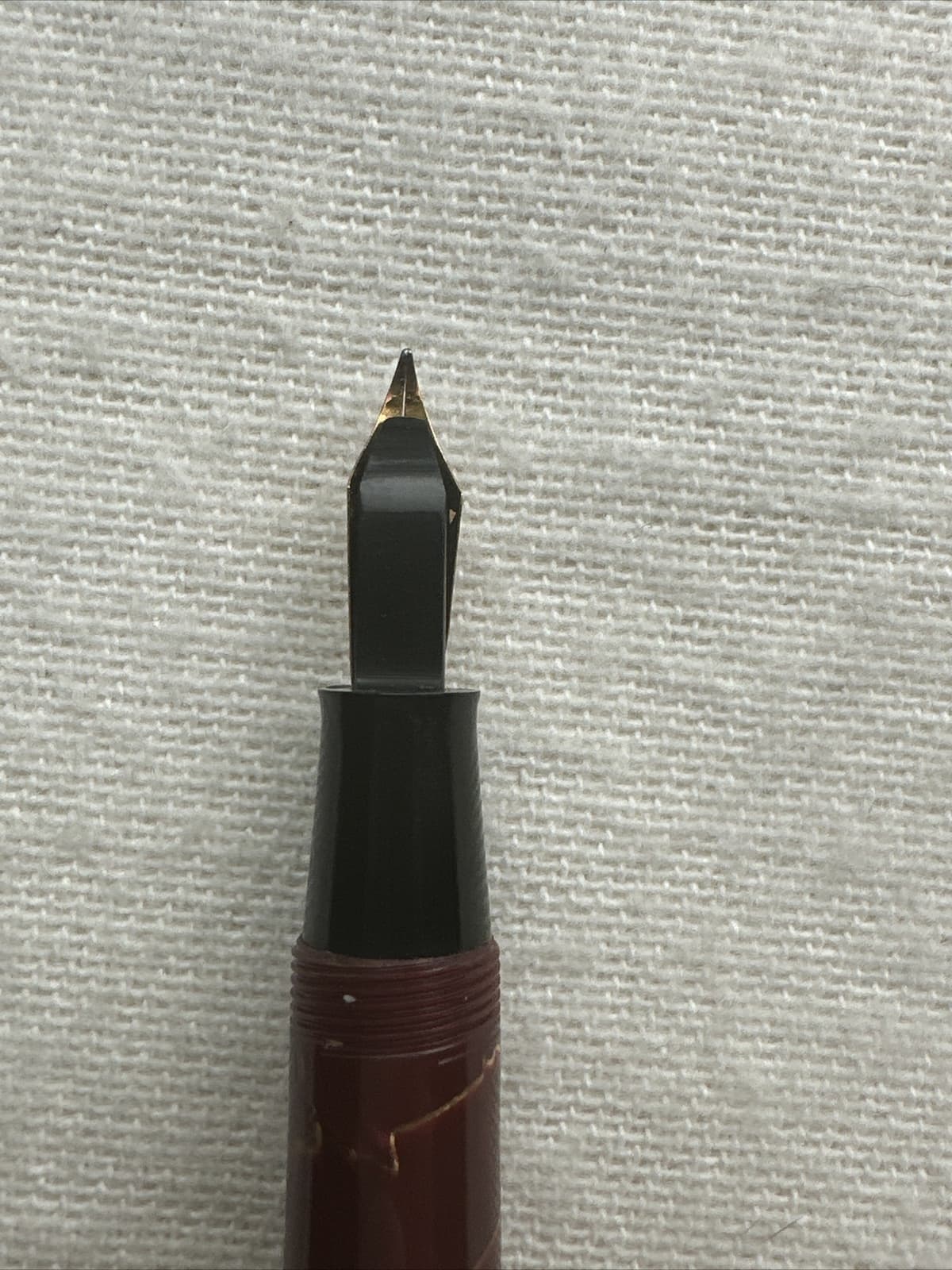 Conway Stewart 84 Fountain Pen Red Pink 3