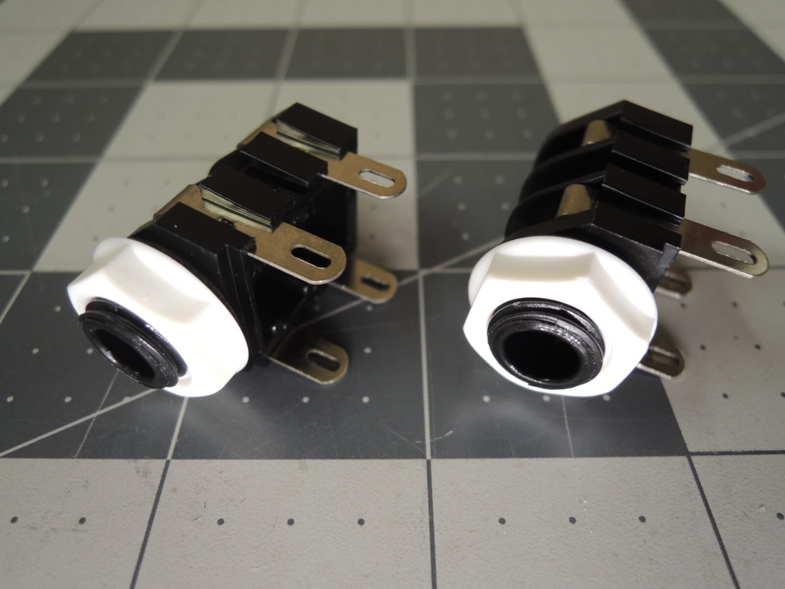 Two New 1/4" 'Cliff' Input jacks For Vox AC-15 & AC-30 Amplifiers w/ White Nuts 3