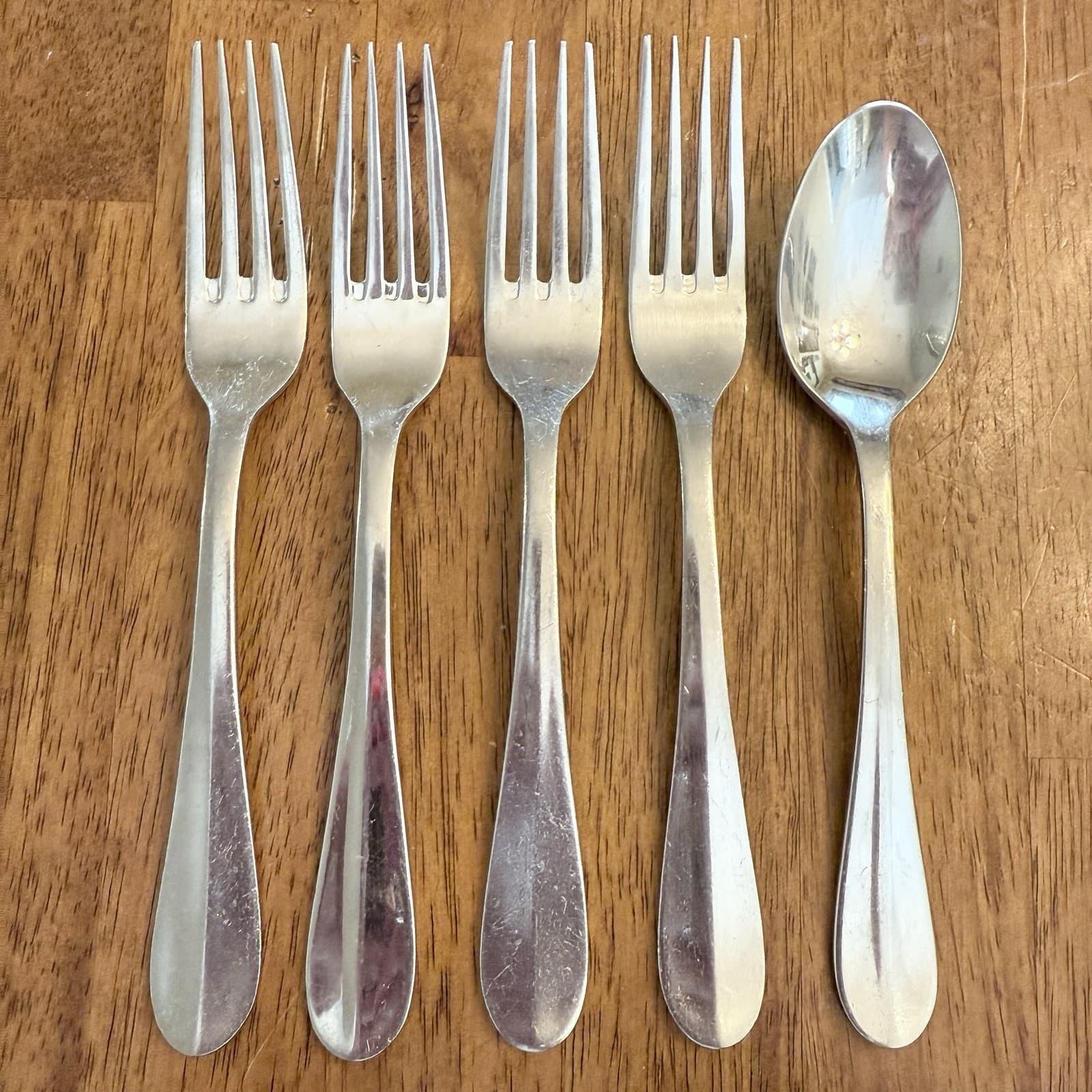 VTG Walco Stainless Steel Flatware Replacement Pieces 4 Salad Forks 1 Spoon