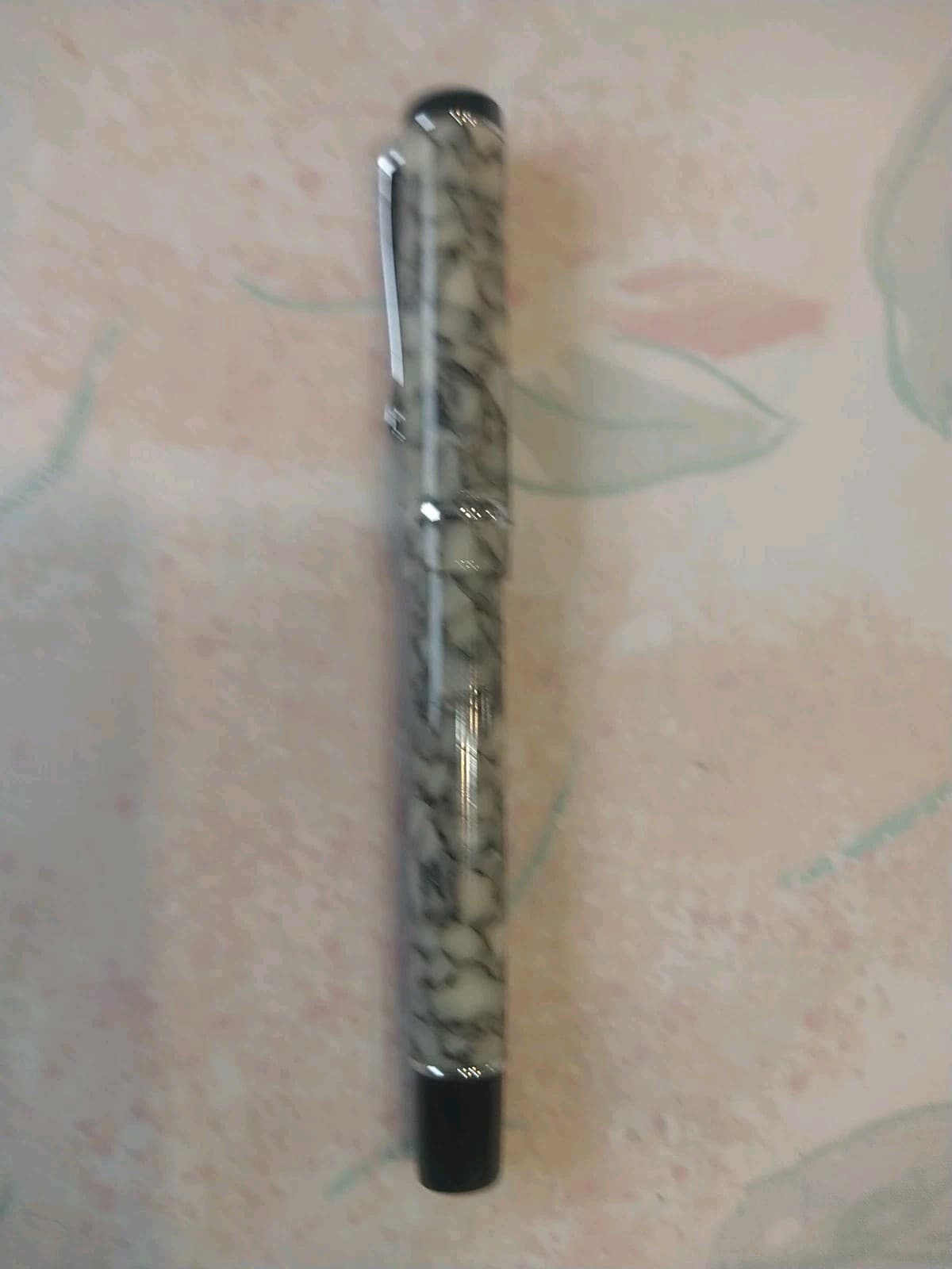 Conklin Duragraph Crack Ice Marble Grey, White Fountain Pen Medium Nib #5 3