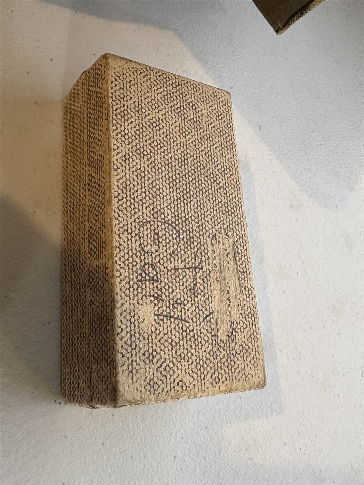 vintage Brodi miniature slot machine w/ some chips, box, Devalera 5