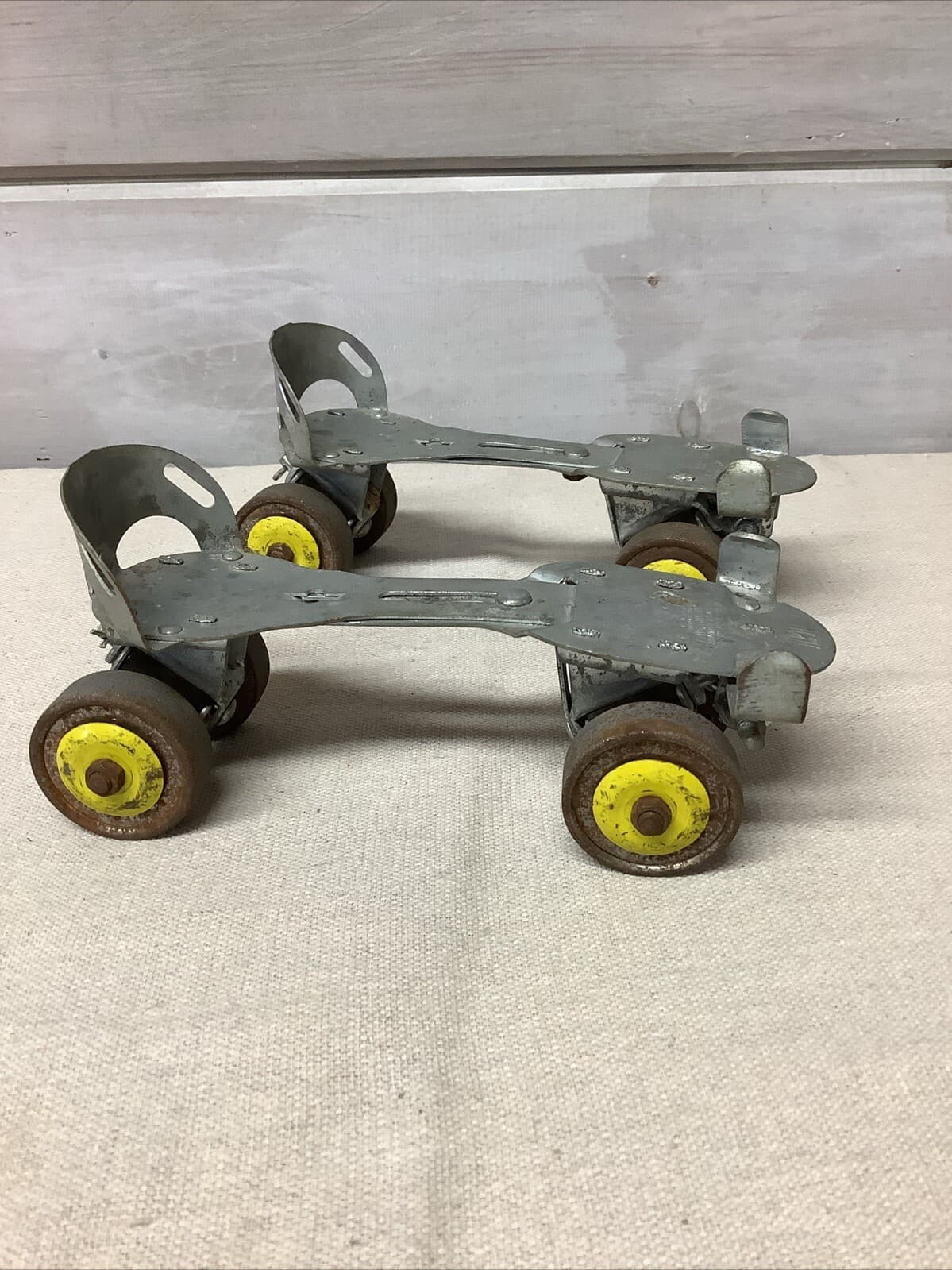Vintage Pair of Metal UNION HARDWARE COMPANY Adjustable Roller Skates USA Heavy 2