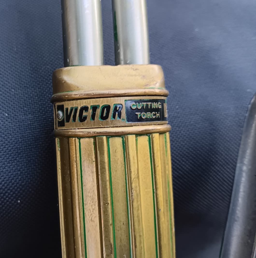 Victor 90 Deg Cutting Torch SST-1000 , 17-1/2 inch / 19-1/2 with check valves 3