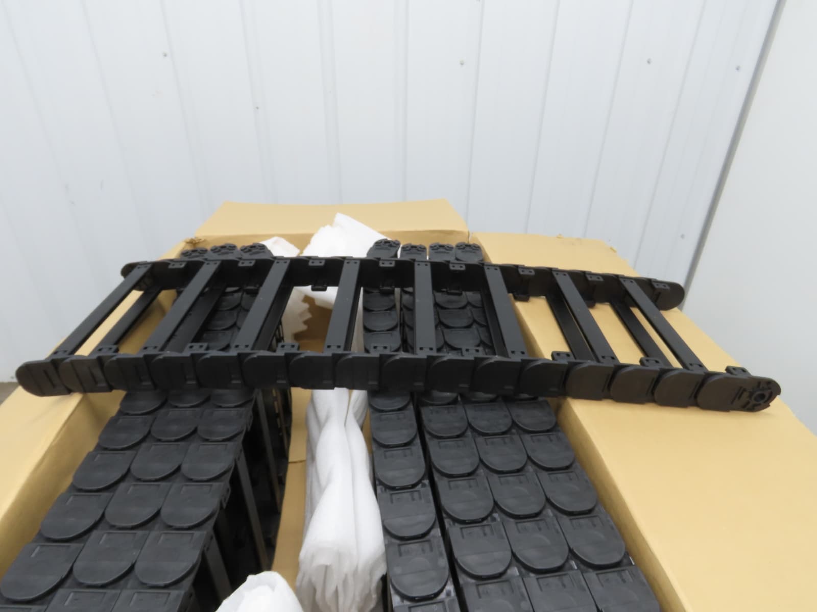 Igus Series 28 Energy Chain Cable Carrier 250mm x 32mm 24' Length 4