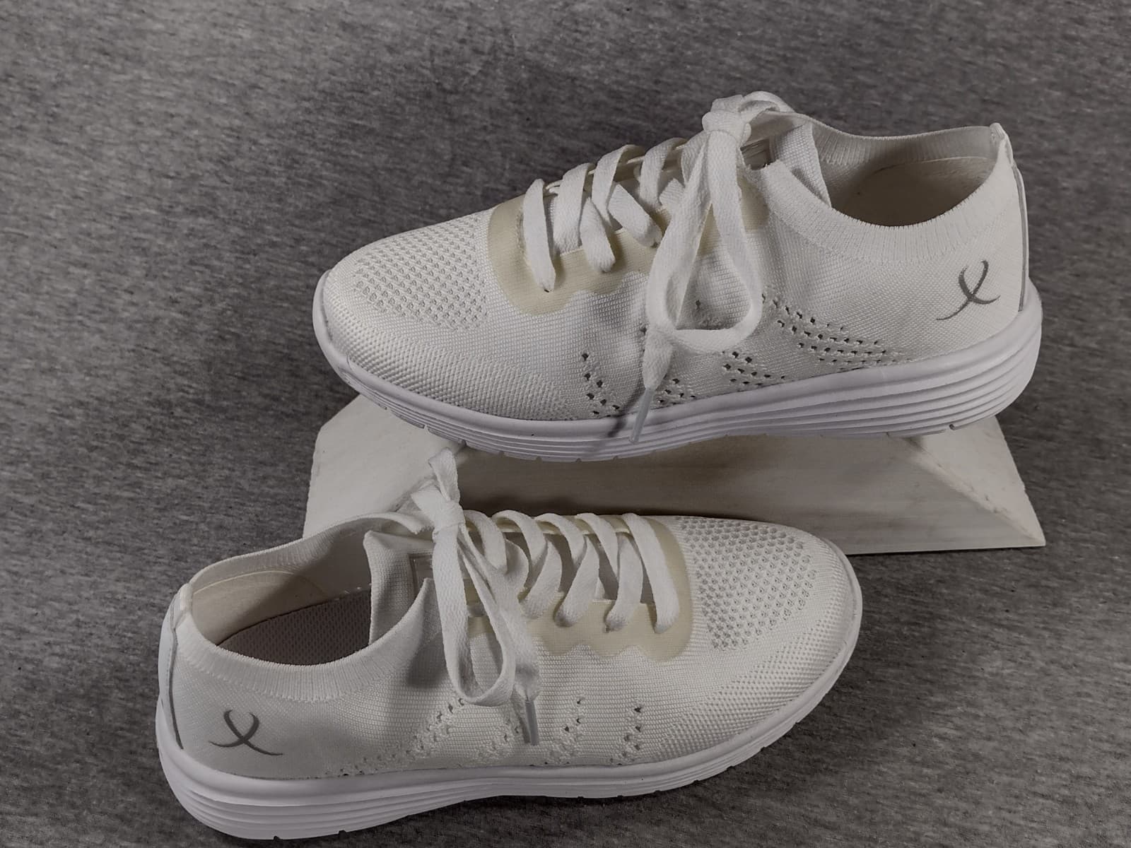 Bloch Omnia Dance Sneakers Shoes Women's 7 Full Sole White Athletic Knit Mesh  2