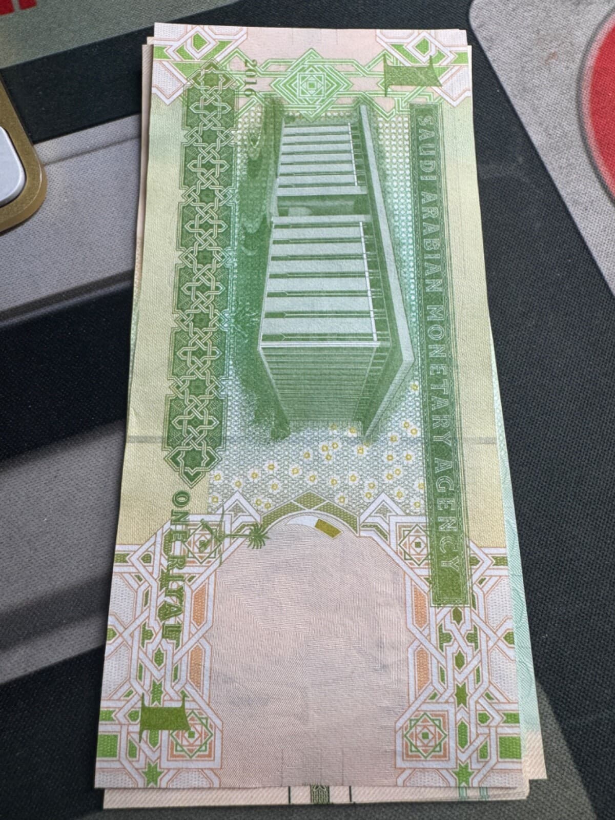 Saudi Arabian 1 Riyal 2016, Polymer CIRCULATED Currency, King Abdullah, P-31d 4