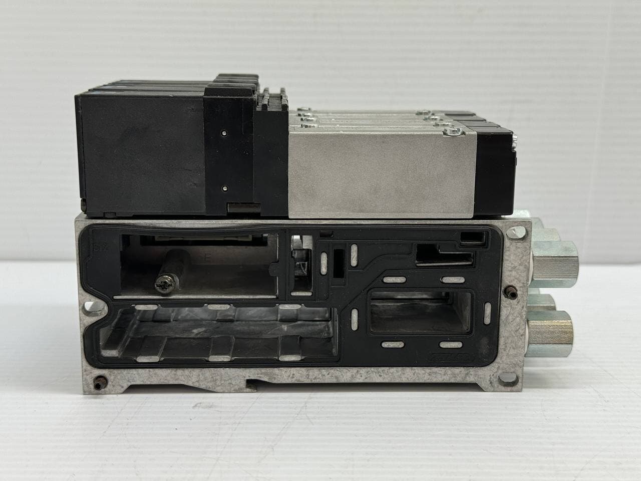 2x Festo MT2H-5/2-4.0-L-S-VI Solenoid Valves, On VIGM-03-4.0 Manifold Block 2