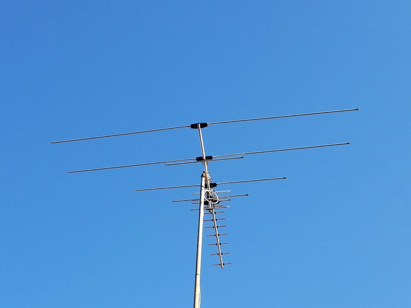 250 Mile Long Range HDTV1080p Outdoes 990 m TV Antenna Digital UHF/VHF FM Radio 4